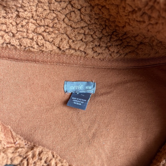 Brown fuzzy button up Sherpa - Picture 2 of 3